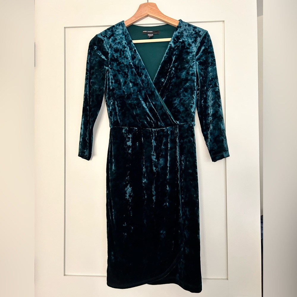 ✨EUC Maggy London Velvet Dress✨